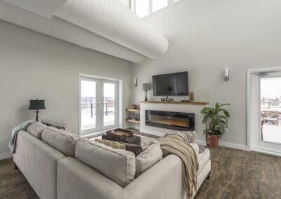 Q_Penthouse_Couch_Fireplace_TV_two_terraces