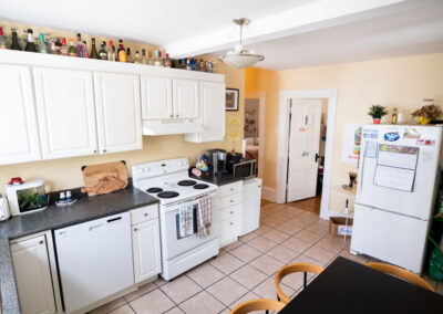 12 Middle Unit Kitchen (2)